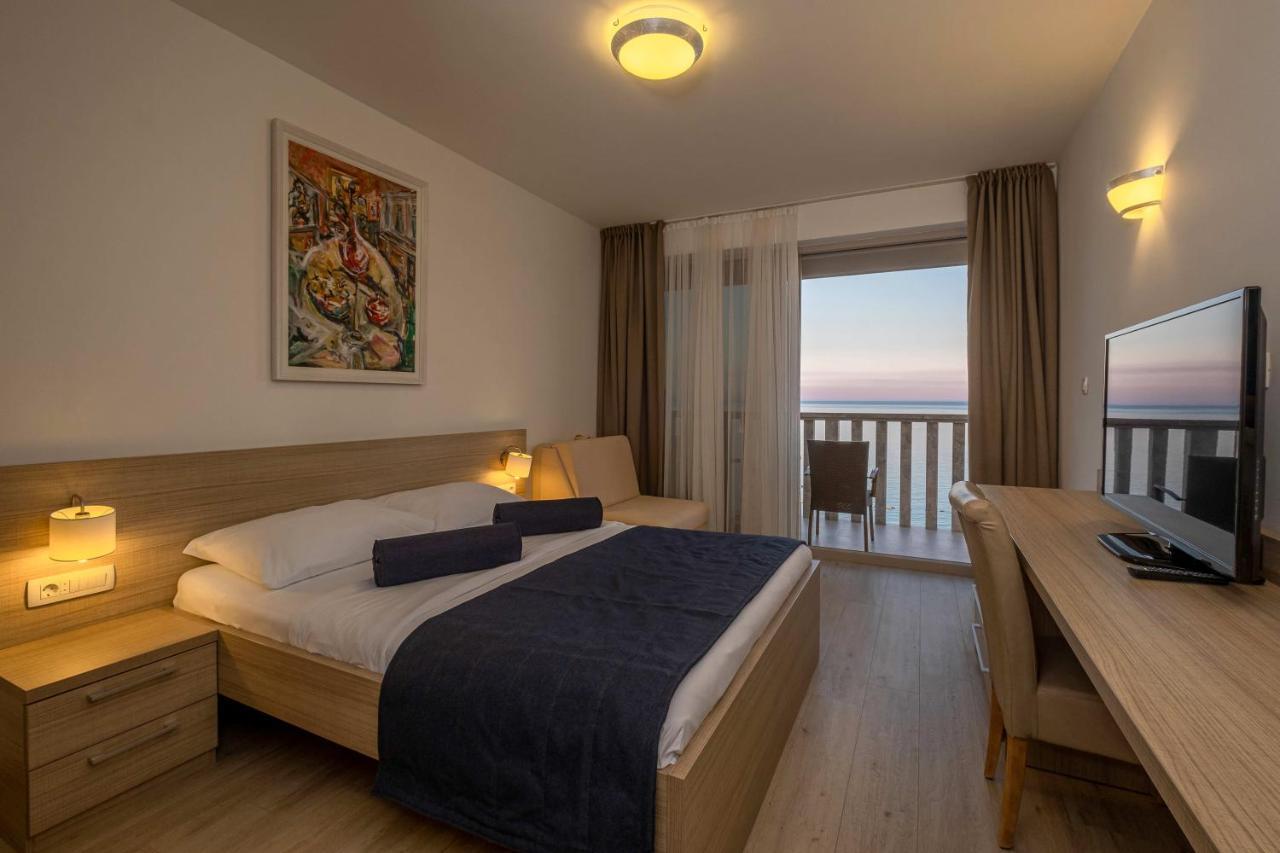 Poseidon The Beach Hotel Budva Exteriör bild